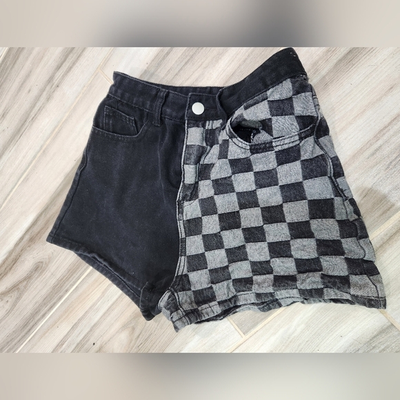 Romwe Checkered Black Denim Jigh Waisted Shorts Size 4 - Picture 2 of 7